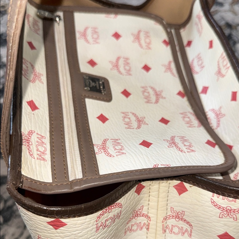 MCM limited edition, princess, lion  White and Brown Tote Bag EUC - Picture 16 of 17